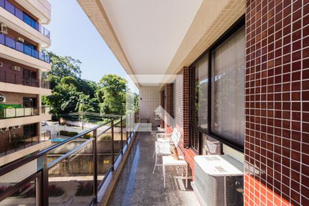 Apartamento à venda com 180m², 4 quartos e 2 vagas Apartamento à venda com 180m², 4 quartos e 2 vagasVaranda do Quarto 3