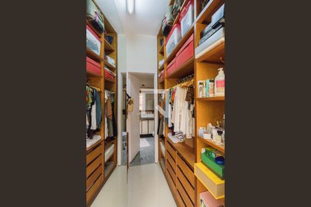 Apartamento à venda com 180m², 4 quartos e 2 vagas Apartamento à venda com 180m², 4 quartos e 2 vagasCloset do Quarto 3