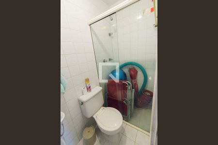 Apartamento à venda com 180m², 4 quartos e 2 vagas Apartamento à venda com 180m², 4 quartos e 2 vagasBanheiro de Serviço