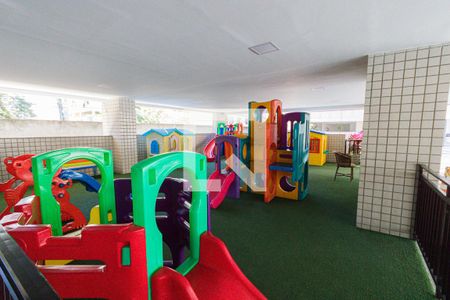 Apartamento à venda com 180m², 4 quartos e 2 vagas Apartamento à venda com 180m², 4 quartos e 2 vagasPlayground