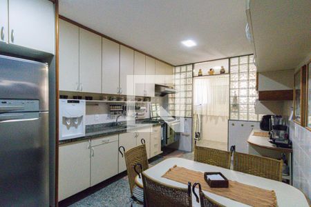 Apartamento à venda com 180m², 4 quartos e 2 vagas Apartamento à venda com 180m², 4 quartos e 2 vagasCozinha