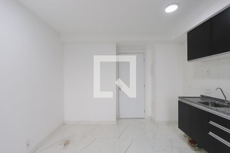 Sala, Cozinha e Área de Serviço de apartamento para alugar com 2 quartos, 40m² em Vila São João, Guarulhos