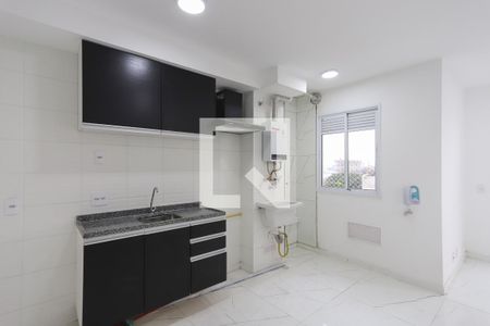 Sala, Cozinha e Área de Serviço de apartamento para alugar com 2 quartos, 40m² em Vila São João, Guarulhos