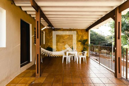 Casa à venda com 250m², 4 quartos e 2 vagasVaranda