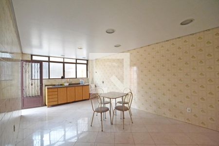 Casa à venda com 358m², 4 quartos e 4 vagasCozinha