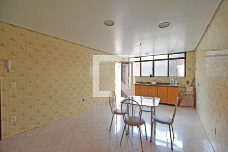 Casa à venda com 358m², 4 quartos e 4 vagasCozinha