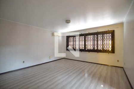 Casa à venda com 358m², 4 quartos e 4 vagasSuíte 3