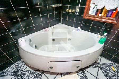 Casa à venda com 800m², 3 quartos e 6 vagas Casa à venda com 800m², 3 quartos e 6 vagasBanheira