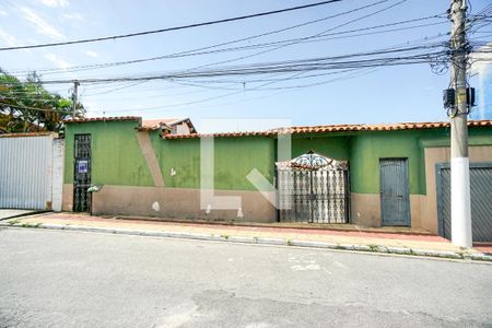 Casa à venda com 800m², 3 quartos e 6 vagas Casa à venda com 800m², 3 quartos e 6 vagasFachada