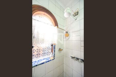 Casa à venda com 800m², 3 quartos e 6 vagas Casa à venda com 800m², 3 quartos e 6 vagasChuveiro