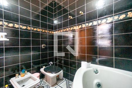 Casa à venda com 800m², 3 quartos e 6 vagas Casa à venda com 800m², 3 quartos e 6 vagasBanheiro da suíte 02