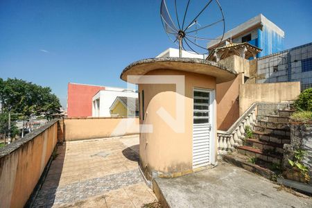 Casa à venda com 800m², 3 quartos e 6 vagas Casa à venda com 800m², 3 quartos e 6 vagasQuintal