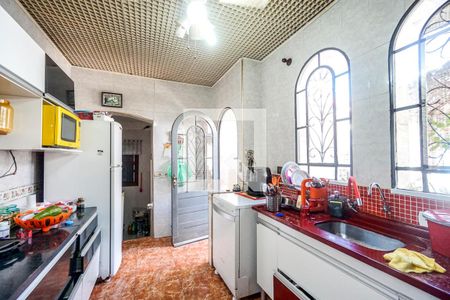 Casa à venda com 800m², 3 quartos e 6 vagas Casa à venda com 800m², 3 quartos e 6 vagasCozinha