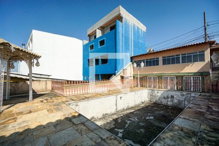 Casa à venda com 800m², 3 quartos e 6 vagas Casa à venda com 800m², 3 quartos e 6 vagasQuintal