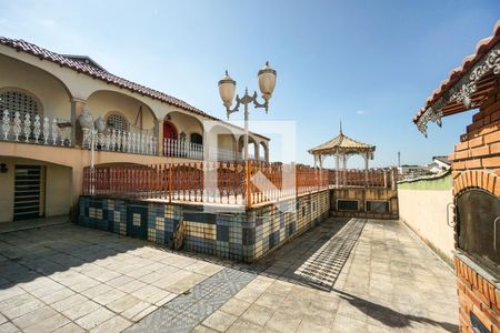 Casa à venda com 800m², 3 quartos e 6 vagas Casa à venda com 800m², 3 quartos e 6 vagasQuintal