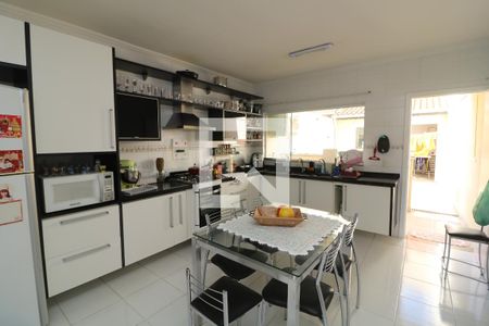 Casa à venda com 165m², 3 quartos e 3 vagasCozinha