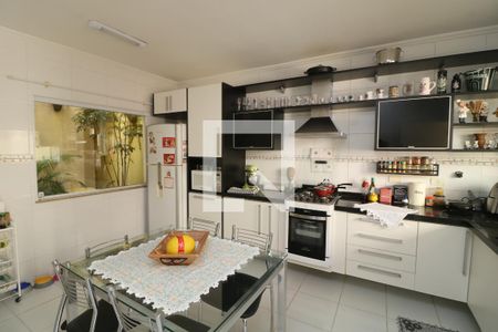 Casa à venda com 165m², 3 quartos e 3 vagasCozinha