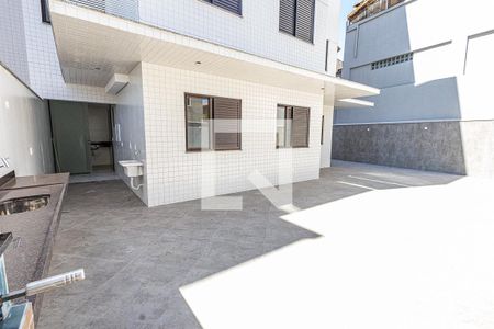 Apartamento à venda com 203m², 3 quartos e 3 vagasArea privativa em "U" e de serviço