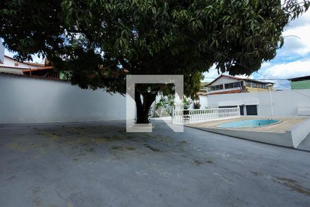 Casa à venda com 110m², 2 quartos e 10 vagasQuintal