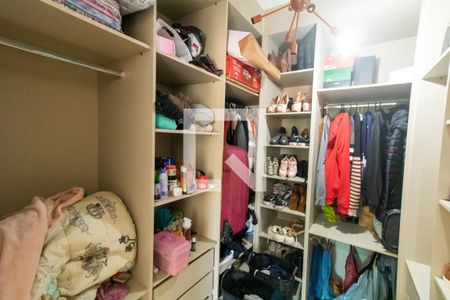 Casa à venda com 167m², 3 quartos e 5 vagas Casa à venda com 167m², 3 quartos e 5 vagasCloset