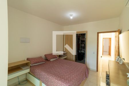 Casa à venda com 167m², 3 quartos e 5 vagas Casa à venda com 167m², 3 quartos e 5 vagasQuarto 2