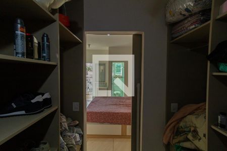 Casa à venda com 167m², 3 quartos e 5 vagas Casa à venda com 167m², 3 quartos e 5 vagasCloset