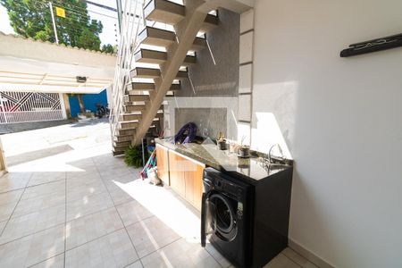 Casa à venda com 167m², 3 quartos e 5 vagas Casa à venda com 167m², 3 quartos e 5 vagasGaragem