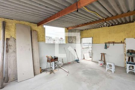 Casa à venda com 161m², 2 quartos e 2 vagas Casa à venda com 161m², 2 quartos e 2 vagasVaranda