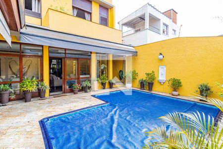 Casa à venda com 350m², 4 quartos e 3 vagas Casa à venda com 350m², 4 quartos e 3 vagasPiscina