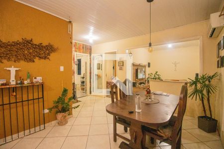 Sala de casa à venda com 3 quartos, 190m² em Petrópolis, Porto Alegre