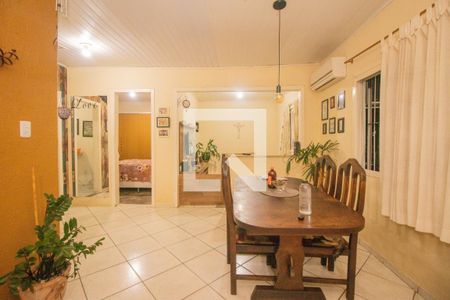 Sala de casa à venda com 3 quartos, 190m² em Petrópolis, Porto Alegre