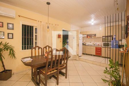 Sala de casa à venda com 3 quartos, 190m² em Petrópolis, Porto Alegre