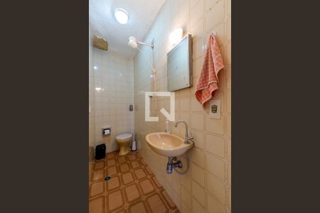 Casa à venda com 130m², 2 quartos e 2 vagas Casa à venda com 130m², 2 quartos e 2 vagasBanheiro de Serviço