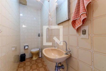 Casa à venda com 130m², 2 quartos e 2 vagas Casa à venda com 130m², 2 quartos e 2 vagasBanheiro de Serviço