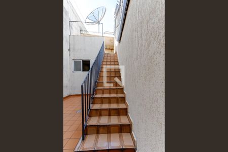 Casa à venda com 130m², 2 quartos e 2 vagas Casa à venda com 130m², 2 quartos e 2 vagasEscada Área de Serviço