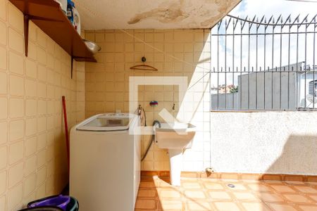 Casa à venda com 130m², 2 quartos e 2 vagas Casa à venda com 130m², 2 quartos e 2 vagasEscada Área de Serviço