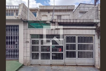 Casa à venda com 130m², 2 quartos e 2 vagas Casa à venda com 130m², 2 quartos e 2 vagasFachada