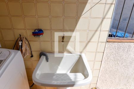 Casa à venda com 130m², 2 quartos e 2 vagas Casa à venda com 130m², 2 quartos e 2 vagasEscada Área de Serviço