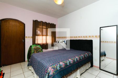 Casa à venda com 280m², 5 quartos e 6 vagasquarto 2