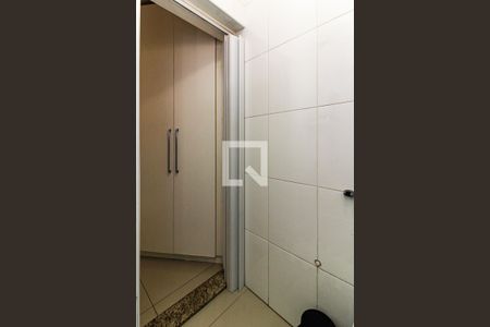 Casa à venda com 250m², 2 quartos e 3 vagasBanheiro da Suíte 2