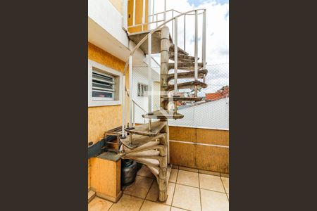 Casa à venda com 250m², 2 quartos e 3 vagasEscada de Acesso ao Terraço