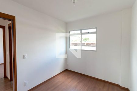 Quarto 2 de apartamento para alugar com 2 quartos, 52m² em João Pinheiro, Belo Horizonte