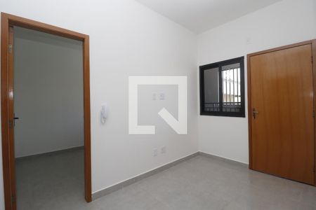 Sala e cozinha de casa de condomínio para alugar com 1 quarto, 34m² em Parque Peruche, São Paulo