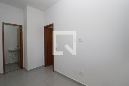 Sala e cozinha de casa de condomínio para alugar com 1 quarto, 34m² em Parque Peruche, São Paulo