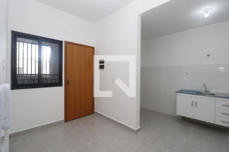 Sala e cozinha de casa de condomínio para alugar com 1 quarto, 34m² em Parque Peruche, São Paulo