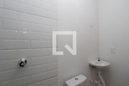 Casa de condomínio para alugar com 34m², 1 quarto e sem vagaBanheiro