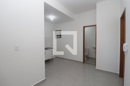 Sala e cozinha de casa de condomínio para alugar com 1 quarto, 34m² em Parque Peruche, São Paulo