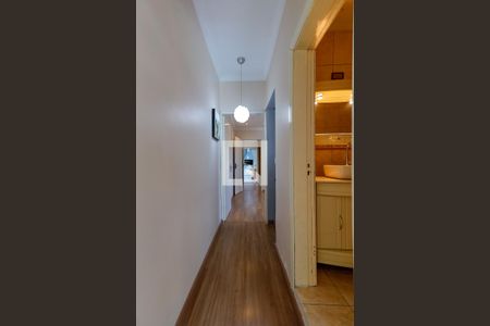 Casa à venda com 180m², 4 quartos e 3 vagasCorredor Quartos