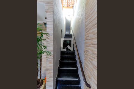 Casa à venda com 180m², 4 quartos e 3 vagasEscada Entrada