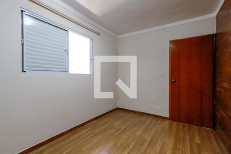 Quarto Térreo de casa à venda com 4 quartos, 180m² em Vila Isolina Mazzei, São Paulo